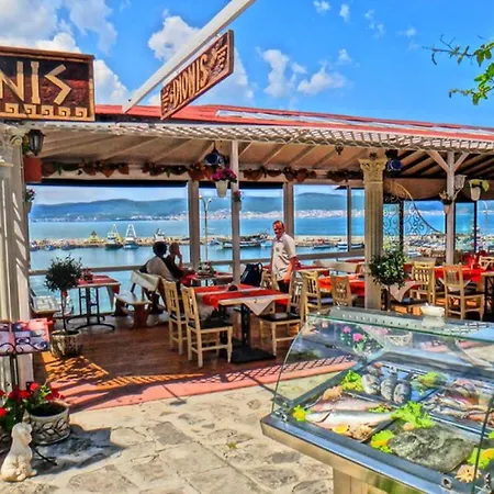 Central Nessebar Beach Apartment Apartament *